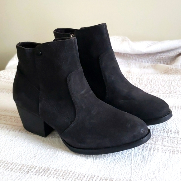 Caterpillar Shoes - Caterpillar CAT dark gray heeled ankle booties almond toe zipper women size 7.